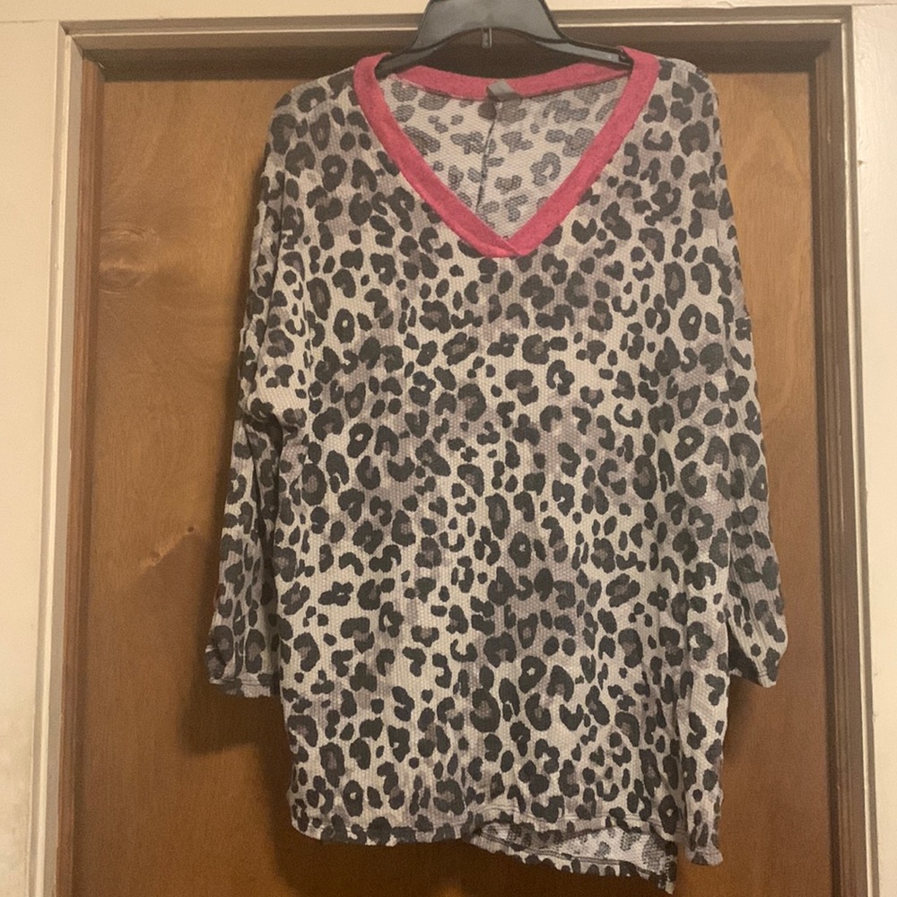 Leopard top